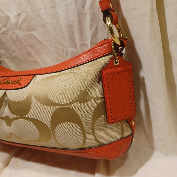 Coach signature crossbody or shoulder bag - Picture 3 of 11